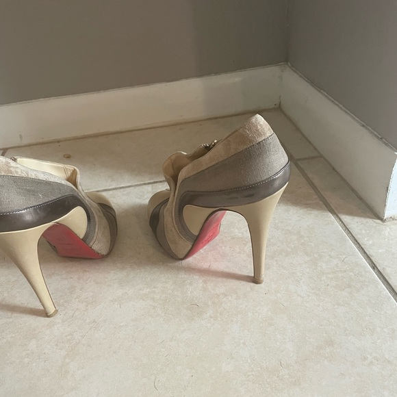 Christian Louboutin - Picture 2 of 3